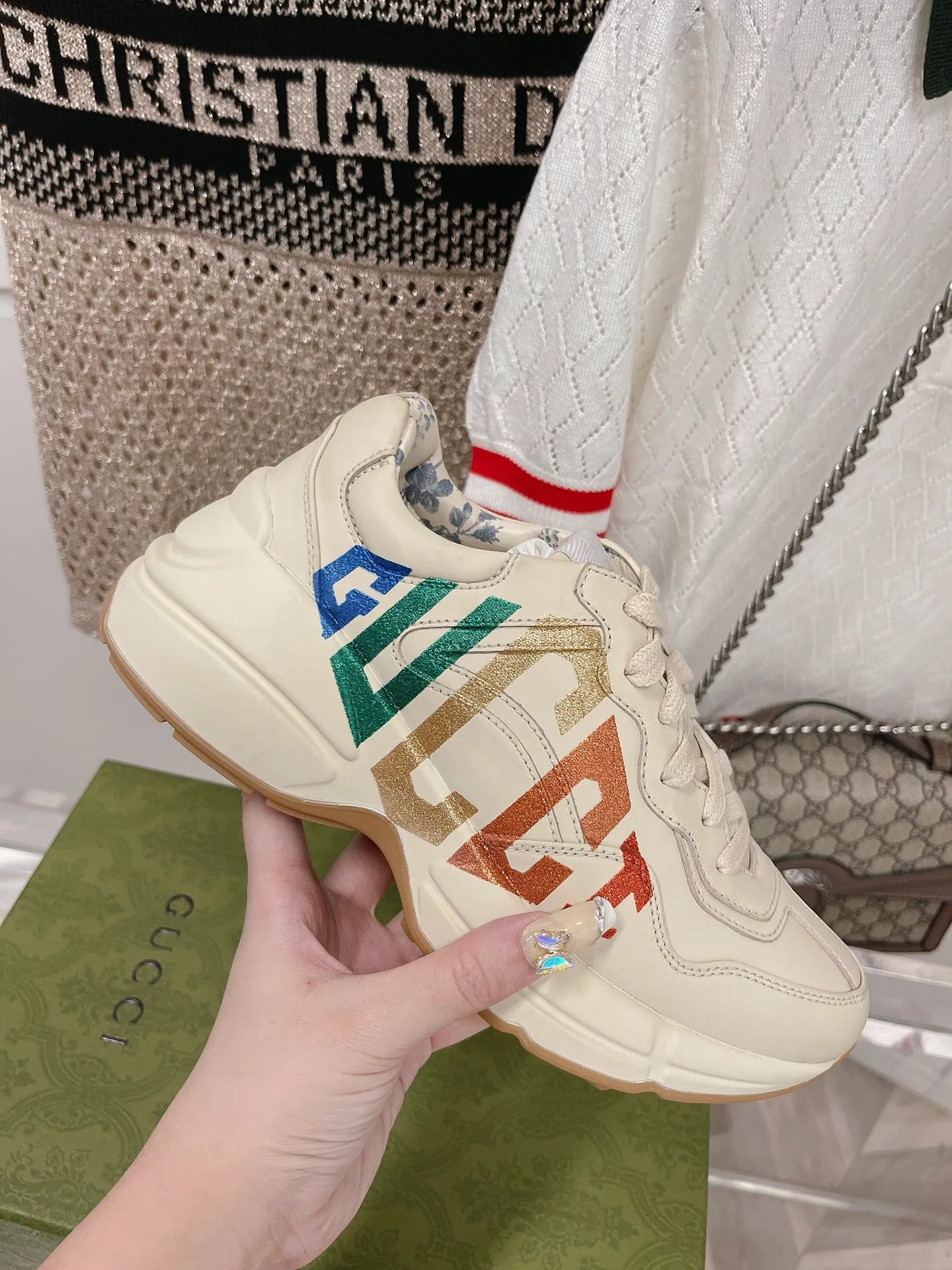 👟👟Ex-factory price 480👟👟 Women's clothing, upgraded version 👟👟Ex-factory price 40👟👟Ex-factory price 4👟👟Ex-factory price 4Gucci Gucci's top version couples' dad shoes series is new! 🖤 ⚠GG couples' dad shoes have been popular in recent years; new colors are constantly updated; Gucci 👟👟Ex-factory price 40👟👟Ex-factory price 4👟👟Ex-factory price 4 has been updated with new colors. Our home and counters have new products at the same time. This classic dad shoe is a star and internet celebrity Anchors and others are sure to plant grass and call ❤ Classic fashion style, distressed leather surface, 5D drawing printing; mixed surface splicing colors, etc... Original customization (off-white eco-friendly cowhide, first layer of cowhide inside), original outsole... Shiny colorful drawings embellish the sides of the shoe body, old color rubbing, package production technology, 1:1 creation / only to make the best shoes. Size: Women’s 35-45